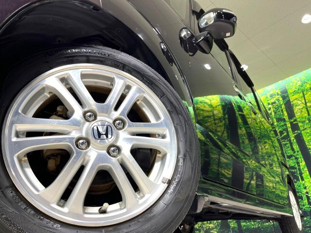 �y����14�C���`�A���~�z�C�[���z�O�ςɃ}�b�`���������A���~�z�C�[���𑕒����Ă���܂��B�e��ЊO�A���~�z�C�[����A�X�^�b�h���X�^�C�����戵�����Ă���܂��B���񂲑��k����������
