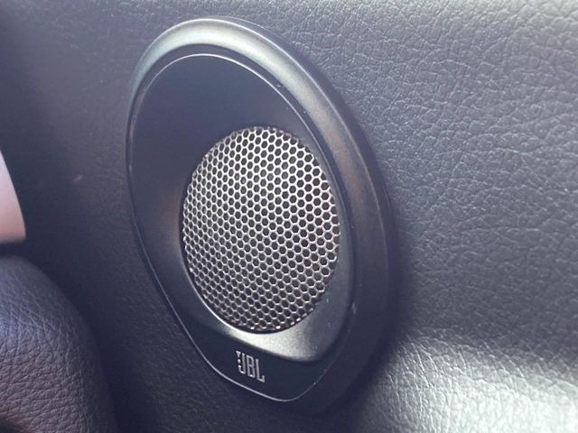 �yJBL�T�E���h�V�X�e���z���[�J�[�I�v�V�����̍��i�ʃT�E���h�V�X�e���𓋍ځB��p�̃`���[�j���O���{���ꂽ�召�l�X�ȃX�s�[�J�[����ǎ��ȃT�E���h���t�ł��A�Տꊴ���ӂ�鉹����Ԃ����o���܂��B
