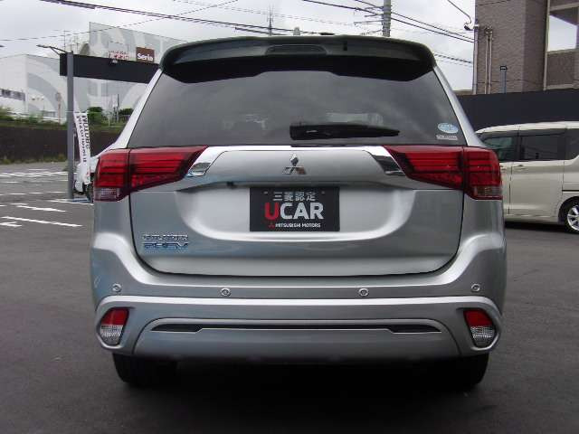 アウトランダーPHEV2.4 G プラスパッケージ 4WD