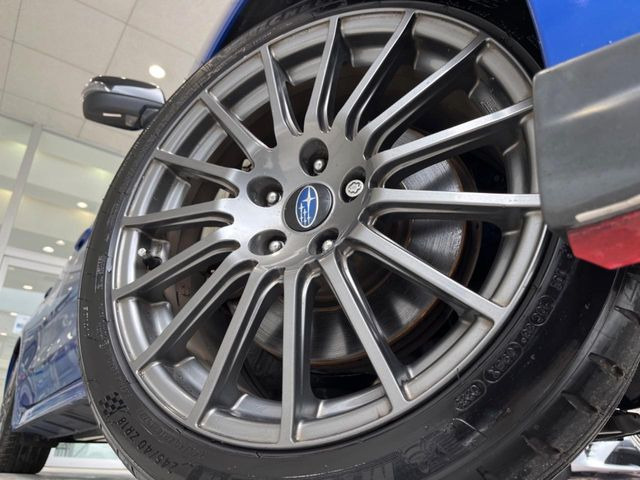 �y����18�C���`�A���~�z�C�[���z�O�ςɃ}�b�`���������A���~�z�C�[���𑕒����Ă���܂��B�e��ЊO�A���~�z�C�[����A�X�^�b�h���X�^�C�����戵�����Ă���܂��B���񂲑��k����������