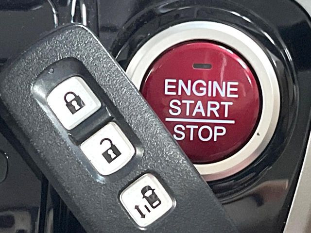 �yHonda�X�}�[�g�L�[�z�J�o����|�P�b�g�ɓ��ꂽ�܂܂ł��h�A�̎{���E�������\�ȃX�}�[�g�L�[�𑕔��B�G���W���̃I���E�I�t�����J�M�����o���K�v����������Ƃ��Ă��֗��ł���