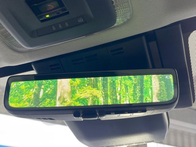 【デジタルインナーミラー】後席の大きな荷物や同乗者で後方が確認しづらい時でも安心!カメラが撮影した車両後方の映像をルームミラー内に表示。クリアな視界で状況の確認が可能です!