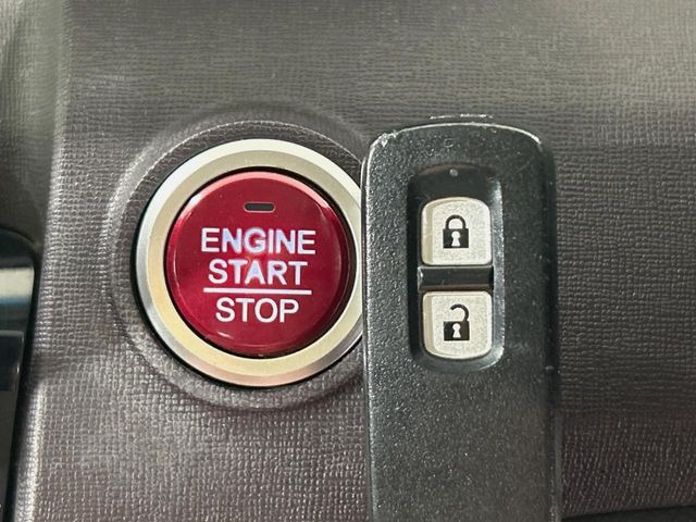 �yHonda�X�}�[�g�L�[�z�J�o����|�P�b�g�ɓ��ꂽ�܂܂ł��h�A�̎{���E�������\�ȃX�}�[�g�L�[�𑕔��B�G���W���̃I���E�I�t�����J�M�����o���K�v����������Ƃ��Ă��֗��ł���