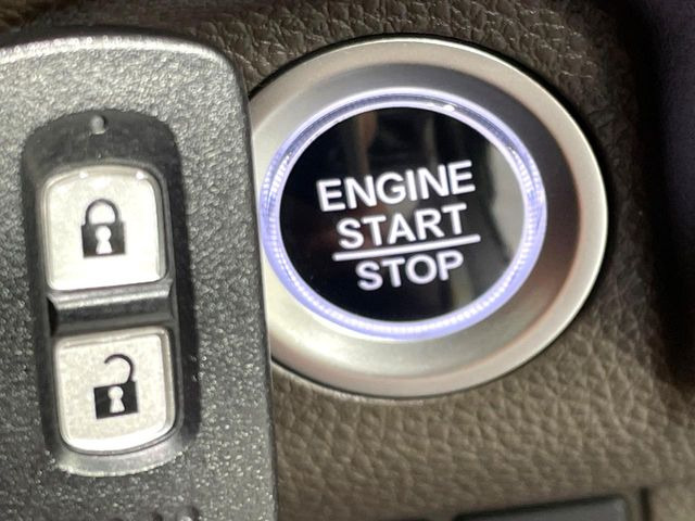 �yHonda�X�}�[�g�L�[�z�J�o����|�P�b�g�ɓ��ꂽ�܂܂ł��h�A�̎{���E�������\�ȃX�}�[�g�L�[�𑕔��B�G���W���̃I���E�I�t�����J�M�����o���K�v����������Ƃ��Ă��֗��ł���