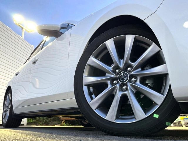 �y����18�C���`�A���~�z�C�[���z�O�ςɃ}�b�`���������A���~�z�C�[���𑕒����Ă���܂��B�e��ЊO�A���~�z�C�[����A�X�^�b�h���X�^�C�����戵�����Ă���܂��B���񂲑��k����������