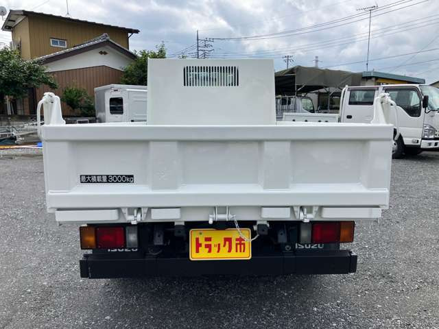 外装メッキ架装から内装の電動品・荷台の架装まで様々な要望を承っております☆