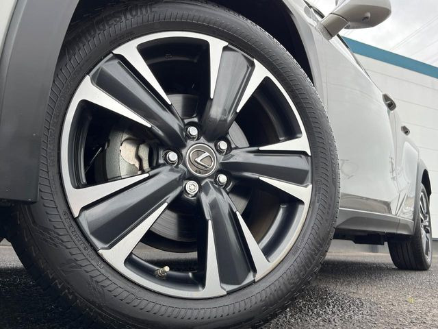 �y����18�C���`�A���~�z�C�[���z�O�ςɃ}�b�`���������A���~�z�C�[���𑕒����Ă���܂��B�e��ЊO�A���~�z�C�[����A�X�^�b�h���X�^�C�����戵�����Ă���܂��B���񂲑��k����������