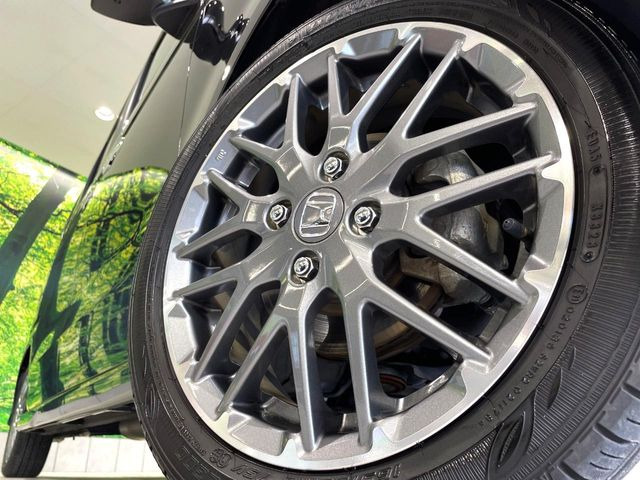 �y����15�C���`�A���~�z�C�[���z�O�ςɃ}�b�`���������A���~�z�C�[���𑕒����Ă���܂��B�e��ЊO�A���~�z�C�[����A�X�^�b�h���X�^�C�����戵�����Ă���܂��B���񂲑��k����������