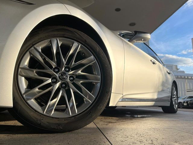 �y����19�C���`�A���~�z�C�[���z�O�ςɃ}�b�`���������A���~�z�C�[���𑕒����Ă���܂��B�e��ЊO�A���~�z�C�[����A�X�^�b�h���X�^�C�����戵�����Ă���܂��B���񂲑��k����������