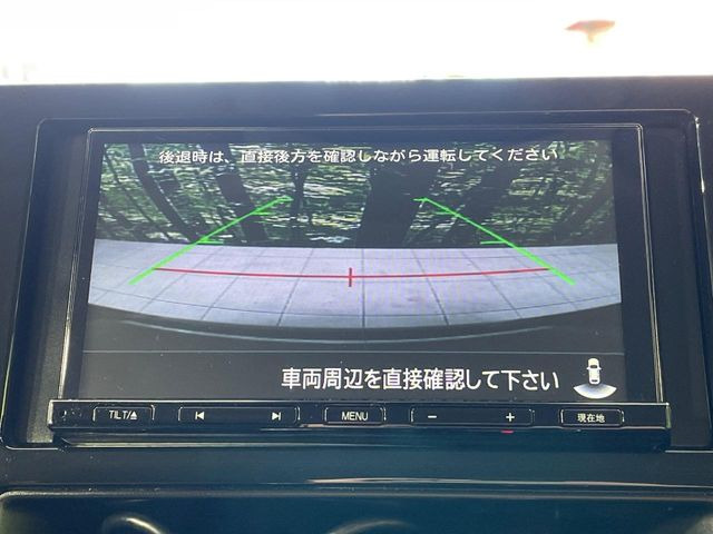 【バックカメラ】駐車時に後方がリアルタイム映像で確認できます。大型商業施設や立体駐車場での駐車時や、夜間のバック時に大活躍!運転スキルに関わらず、今や必須となった装備のひとつです!