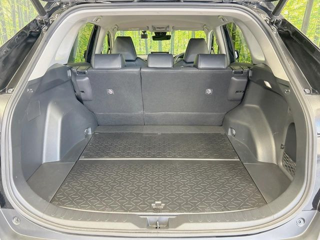積み下ろしのしやすいデッキにはたっぷりと荷物を積み込んでいただけます。遊びから仕事まで、様々なシーンで頼れます♪