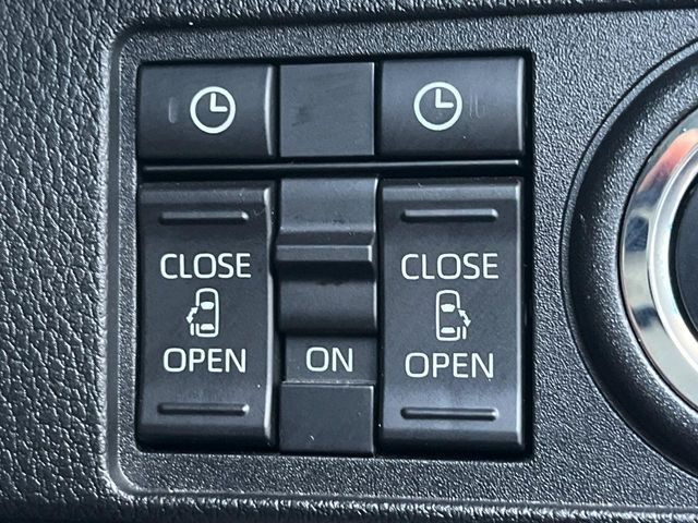 【両側パワースライドドア】スマートキーや運転席のスイッチで後席両側スライドドアの開閉が可能♪電動だから力を入れてドアを開ける必要が無く、小さなお子様でも簡単に開け閉めでき快適です♪