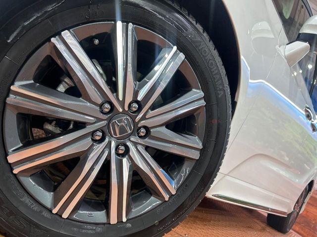 �y����17�C���`�A���~�z�C�[���z�O�ςɃ}�b�`���������A���~�z�C�[���𑕒����Ă���܂��B�e��ЊO�A���~�z�C�[����A�X�^�b�h���X�^�C�����戵�����Ă���܂��B���񂲑��k����������