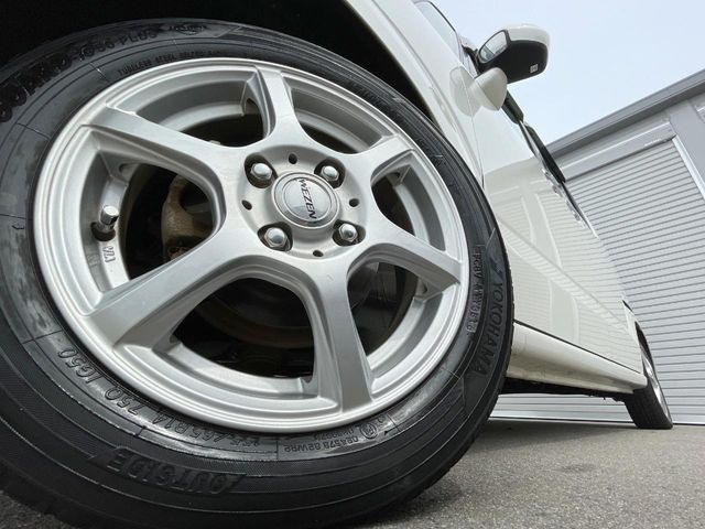 �y14�C���`�A���~�z�C�[���z�O�ςɃ}�b�`�����A���~�z�C�[���𑕒����Ă���܂��B�e��A���~�z�C�[����A�X�^�b�h���X�^�C�����戵�����Ă���܂��B���񂲑��k����������