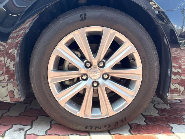 �y����17�C���`�A���~�z�C�[���z�O�ςɃ}�b�`���������A���~�z�C�[���𑕒����Ă���܂��B�e��ЊO�A���~�z�C�[����A�X�^�b�h���X�^�C�����戵�����Ă���܂��B���񂲑��k����������