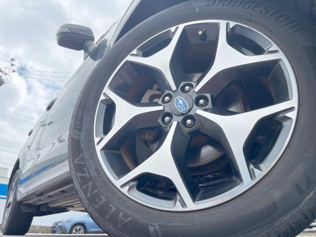 �y����18�C���`�A���~�z�C�[���z�O�ςɃ}�b�`���������A���~�z�C�[���𑕒����Ă���܂��B�e��ЊO�A���~�z�C�[����A�X�^�b�h���X�^�C�����戵�����Ă���܂��B���񂲑��k����������
