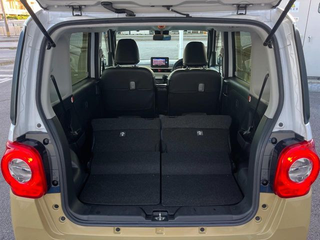 普段のお買い物や通勤、送迎等に十分な荷室スペースを確保しております。セカンドシートを倒すと、大きな荷物の積載も可能です♪