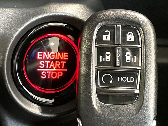 �yHonda�X�}�[�g�L�[�z�J�o����|�P�b�g�ɓ��ꂽ�܂܂ł��h�A�̎{���E�������\�ȃX�}�[�g�L�[�𑕔��B�G���W���̃I���E�I�t�����J�M�����o���K�v����������Ƃ��Ă��֗��ł���