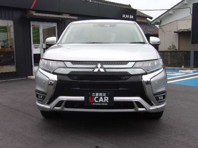 アウトランダーPHEV2.4 G プラスパッケージ 4WD