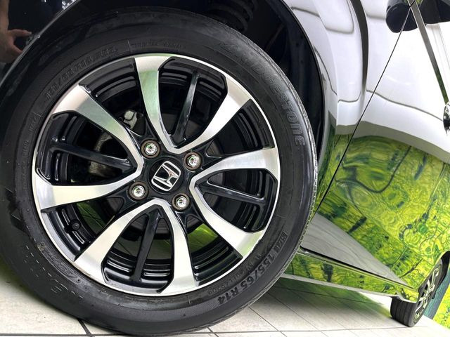 �y����14�C���`�A���~�z�C�[���z�O�ςɃ}�b�`���������A���~�z�C�[���𑕒����Ă���܂��B�e��ЊO�A���~�z�C�[����A�X�^�b�h���X�^�C�����戵�����Ă���܂��B���񂲑��k����������