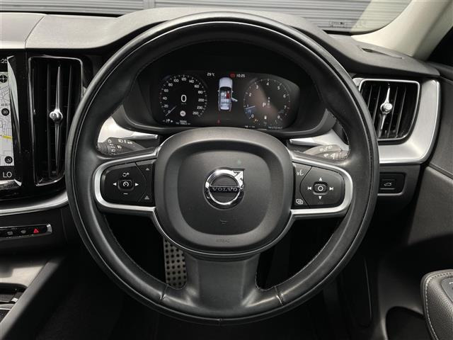 XC60B5 AWD モメンタム 4WD