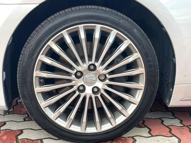 �y�����I�v�V����18�C���`�A���~�z�C�[���z�����I�v�V�����z�C�[���𑕒��B���s���\�̌���ɉ����A�O�ς����X�^�C���b�V���ɂȂ��Ă��܂��B
