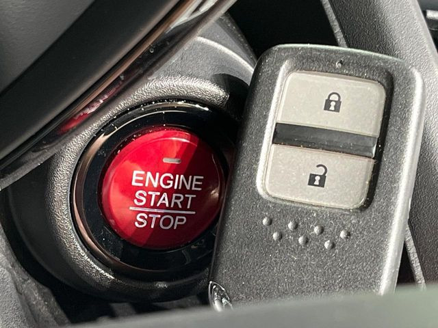 �yHonda�X�}�[�g�L�[�z�J�o����|�P�b�g�ɓ��ꂽ�܂܂ł��h�A�̎{���E�������\�ȃX�}�[�g�L�[�𑕔��B�G���W���̃I���E�I�t�����J�M�����o���K�v����������Ƃ��Ă��֗��ł���
