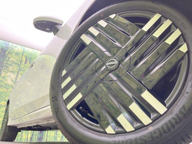 �y����17�C���`�A���~�z�C�[���z�O�ςɃ}�b�`���������A���~�z�C�[���𑕒����Ă���܂��B�e��ЊO�A���~�z�C�[����A�X�^�b�h���X�^�C�����戵�����Ă���܂��B���񂲑��k����������