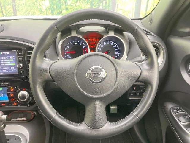 �C���e���A�ɍ��킹���f�U�C���̃X�e�A�����O�́A�^�]�������̂��Ƃ��l���A�^�]���₷���`��A�傫���ł��B�����x�A���ۂɐG���Ă��m���߂��������B