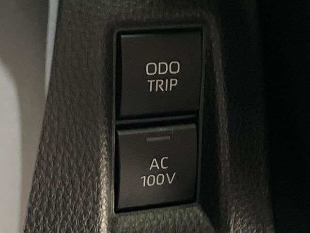 【アクセサリーコンセント】キャンプやスポーツ、アウトドアでのアクティビティはもちろん、災害・停電の際に助けにもなるAC100Vコンセントを装備♪ケータイやタブレット、ゲーム機器の充電にも♪
