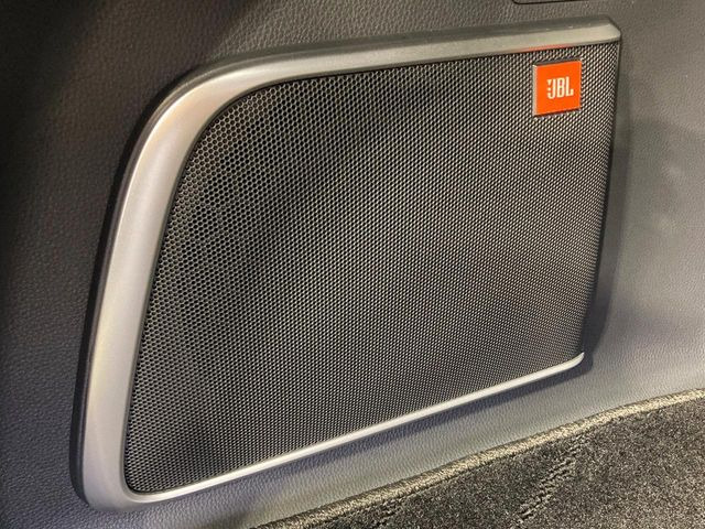 �yJBL�T�E���h�V�X�e���z���i�ʃT�E���h�V�X�e���𓋍ځB��p�̃`���[�j���O���{���ꂽ�召�l�X�ȃX�s�[�J�[����ǎ��ȃT�E���h���t�ł��A�Տꊴ���ӂ�鉹����Ԃ����o���܂��B