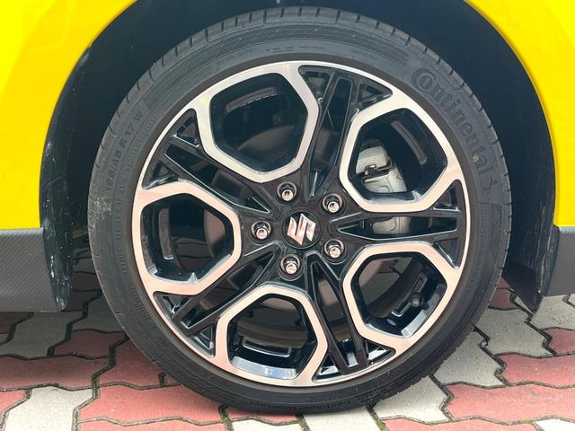 �y����17�C���`�A���~�z�C�[���z�O�ςɃ}�b�`���������A���~�z�C�[���𑕒����Ă���܂��B�e��ЊO�A���~�z�C�[����A�X�^�b�h���X�^�C�����戵�����Ă���܂��B���񂲑��k����������