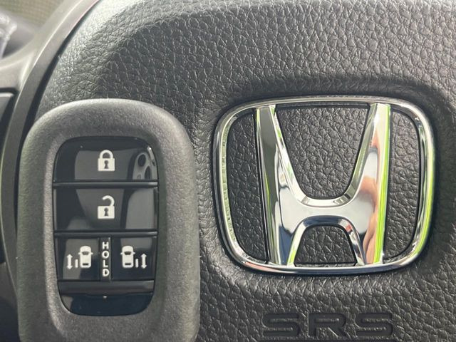 �yHonda�X�}�[�g�L�[�z�J�o����|�P�b�g�ɓ��ꂽ�܂܂ł��h�A�̎{���E�������\�ȃX�}�[�g�L�[�𑕔��B�G���W���̃I���E�I�t�����J�M�����o���K�v����������Ƃ��Ă��֗��ł���