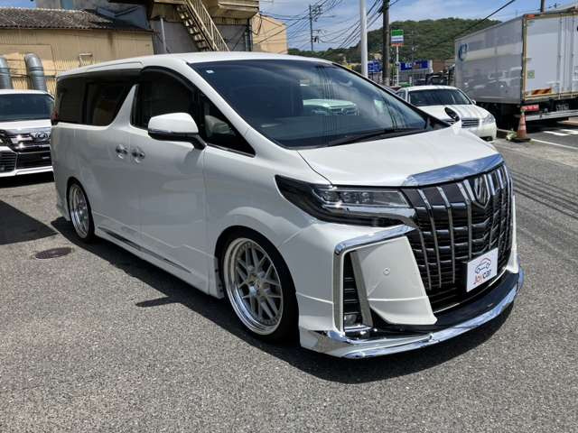 日本全国への納車も経験豊富な私たちにお任せ下さい!株ゼロと提携ネットワークと併せ、自社ローダーでの納車などもご自宅、またはご指定場所までOK!*引取りにご来店の際は、車検証登録済みでお渡しとなります。