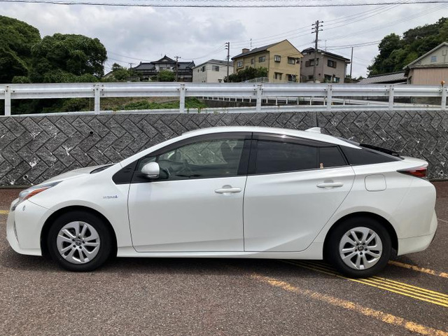 プリウス1.8 S