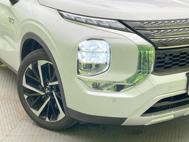 【シーケンシャルターンランプ付きLEDヘッドライト】人気の『流れるウィンカー』付きのLEDヘッドライトを装備♪高級感はもちろん、点灯時は存在感たっぷりで他車からも認識されやすく安心です。