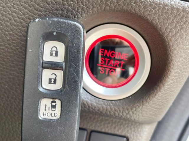 �yHonda�X�}�[�g�L�[�z�J�o����|�P�b�g�ɓ��ꂽ�܂܂ł��h�A�̎{���E�������\�ȃX�}�[�g�L�[�𑕔��B�G���W���̃I���E�I�t�����J�M�����o���K�v����������Ƃ��Ă��֗��ł���