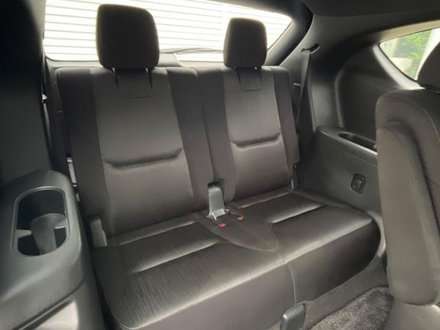 床下収納式のサードシートです。座席部分をコンパクトに収納でき、広大な荷室スペースとしてお使いいただけます!乗車人数や荷物の量など利用シーンに合わせて3列目を有効活用でき、とっても便利♪