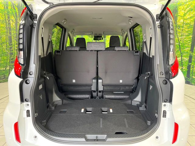 後席を格納すると、これだけの広さが!シーンに合わせたシートアレンジで、大きな荷物も積むことが出来ます♪