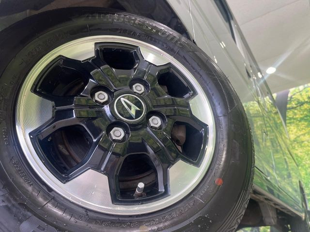 �y����12�C���`�A���~�z�C�[���z�O�ςɃ}�b�`���������A���~�z�C�[���𑕒����Ă���܂��B�e��ЊO�A���~�z�C�[����A�X�^�b�h���X�^�C�����戵�����Ă���܂��B���񂲑��k����������