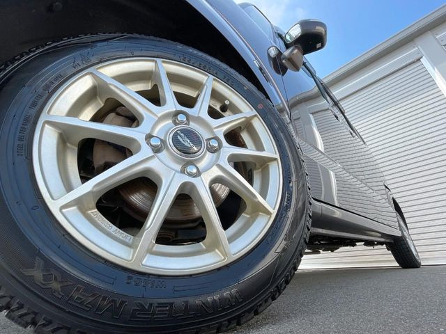 �y14�C���`�A���~�z�C�[���z�O�ςɃ}�b�`�����A���~�z�C�[���𑕒����Ă���܂��B�e��A���~�z�C�[����A�X�^�b�h���X�^�C�����戵�����Ă���܂��B���񂲑��k����������