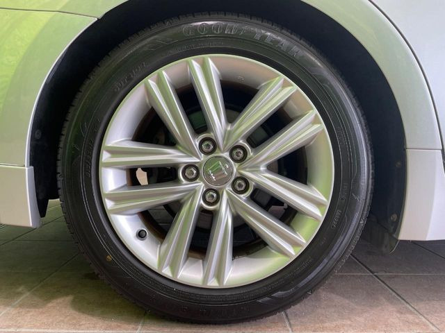 �y����17�C���`�A���~�z�C�[���z�O�ςɃ}�b�`���������A���~�z�C�[���𑕒����Ă���܂��B�e��ЊO�A���~�z�C�[����A�X�^�b�h���X�^�C�����戵�����Ă���܂��B���񂲑��k����������