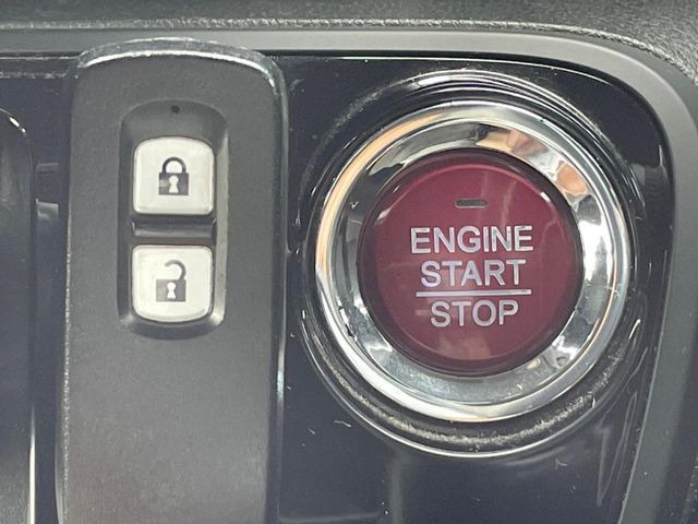 �yHonda�X�}�[�g�L�[�z�J�o����|�P�b�g�ɓ��ꂽ�܂܂ł��h�A�̎{���E�������\�ȃX�}�[�g�L�[�𑕔��B�G���W���̃I���E�I�t�����J�M�����o���K�v����������Ƃ��Ă��֗��ł���