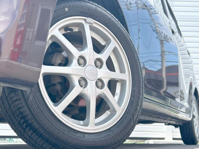 �y����14�C���`�A���~�z�C�[���z�O�ςɃ}�b�`���������A���~�z�C�[���𑕒����Ă���܂��B�e��ЊO�A���~�z�C�[����A�X�^�b�h���X�^�C�����戵�����Ă���܂��B���񂲑��k����������