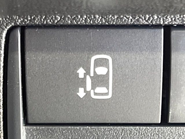 【パワースライドドア】スマートキーや運転席のスイッチでスライドドアの開閉が可能♪電動だから力を入れてドアを開ける必要が無く、小さいお子様でも、重い荷物を持っている時もラクに開け閉めできます♪
