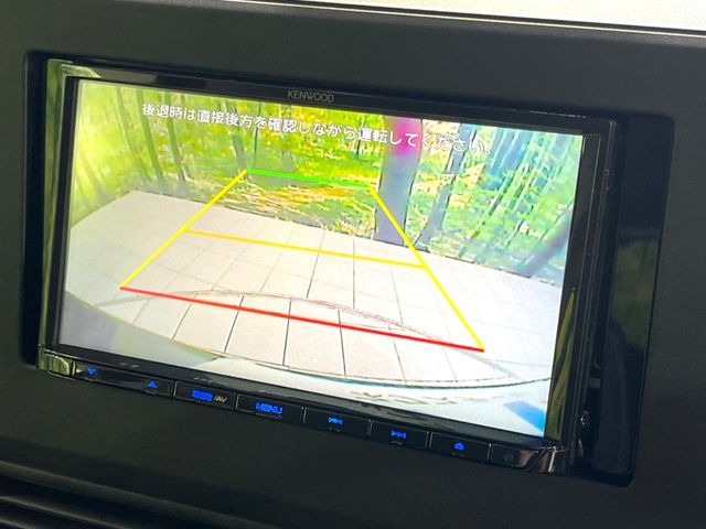 【バックカメラ】駐車時に後方がリアルタイム映像で確認できます。大型商業施設や立体駐車場での駐車時や、夜間のバック時に大活躍!運転スキルに関わらず、今や必須となった装備のひとつです!