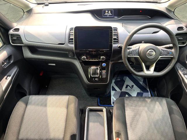 セレナ1.2 e-POWER ハイウェイスターV アーバンクロム