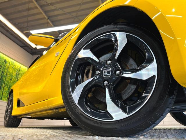 �y����15�C���`�A���~�z�C�[���z�O�ςɃ}�b�`���������A���~�z�C�[���𑕒����Ă���܂��B�e��ЊO�A���~�z�C�[����A�X�^�b�h���X�^�C�����戵�����Ă���܂��B���񂲑��k����������