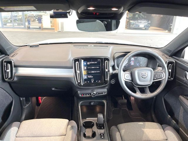 XC40B4 AWD モメンタム 4WD
