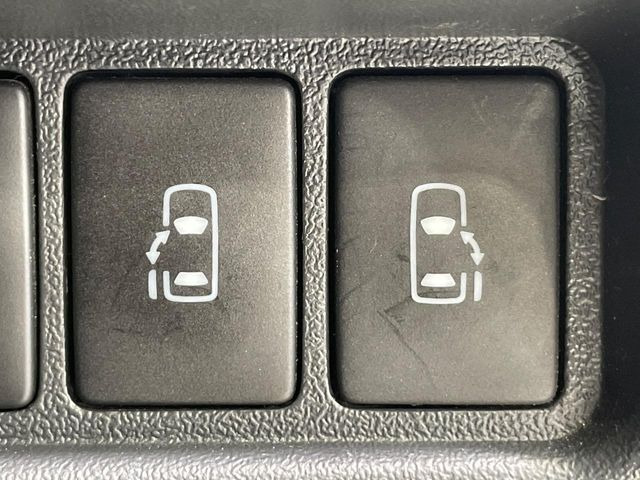 【両側パワースライドドア】スマートキーや運転席のスイッチで後席両側スライドドアの開閉が可能♪電動だから力を入れてドアを開ける必要が無く、小さなお子様でも簡単に開け閉めでき快適です♪